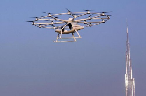 迪拜首次测试 飞行出租车 这场面太牛了!