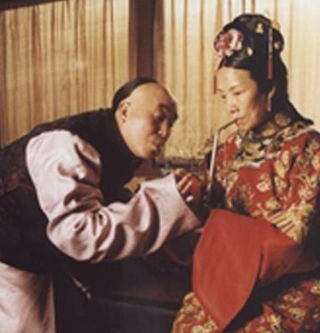 大清灭亡后，权势滔天的李莲英结局如何：十分悲惨，尸体都没保住