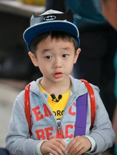 《爸爸去哪儿》陈小春儿子Jasper撞脸杨阳洋,