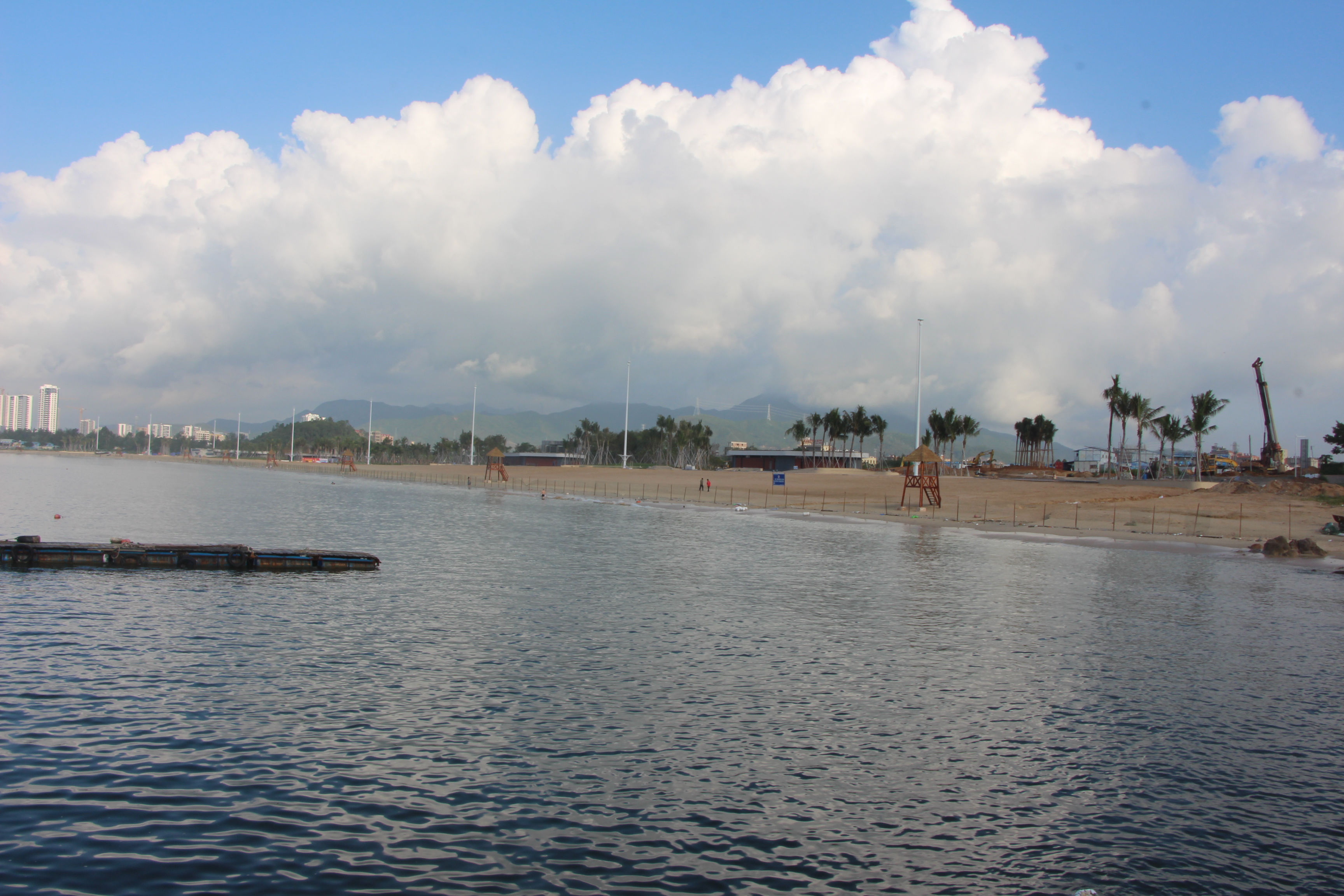 周末员工福利的团建户外活动-霞涌海滩团队游戏