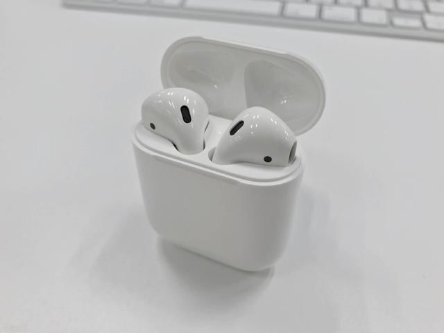 网友心中最精致的苹果产品AirPods2真机提前