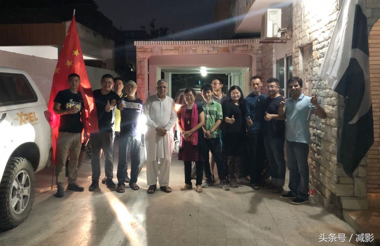 中国90后小伙骑车到巴基斯坦 遭遇过抢劫也收获了友谊