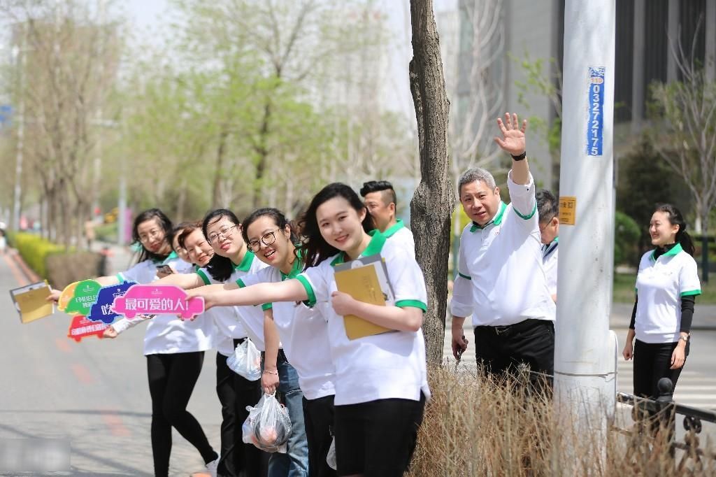 沈阳正能量,五一劳动节,酒店给出租车司机送免