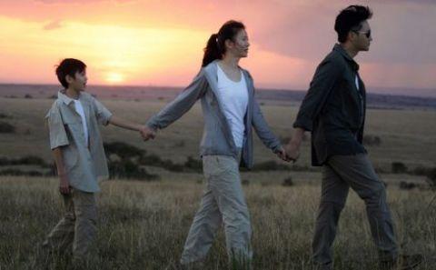 汪峰高调宣布40岁章子怡怀二胎?小腹凸起孕味