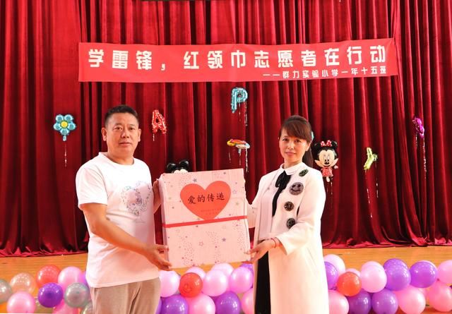 哈尔滨市群力实验小学40多名小学生走进市儿