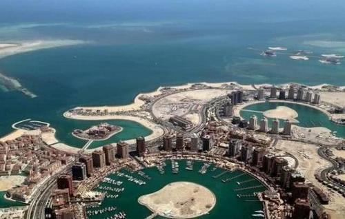 这个国家将举办下一届世界杯,是亚洲最富的小