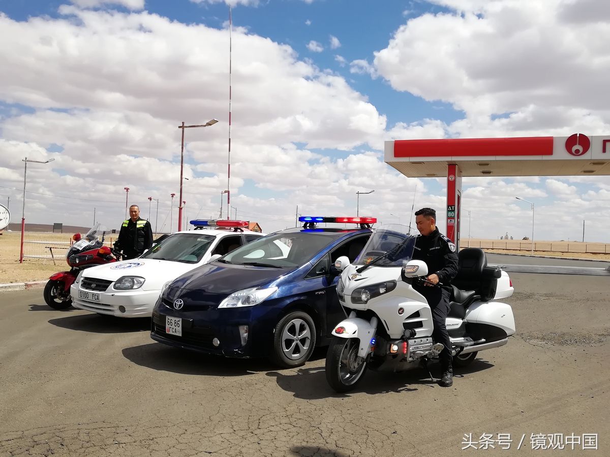 蒙古国警车多为日韩车 试驾中国车队摩托车 称这个更霸气