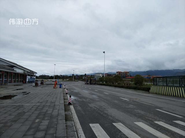 重庆最冷清的高速服务区，餐厅、广场没人影