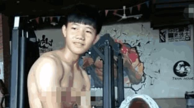 初二学生健身后,练出8块腹肌被群嘲,女同学称:真恶心 大发888在线娱乐