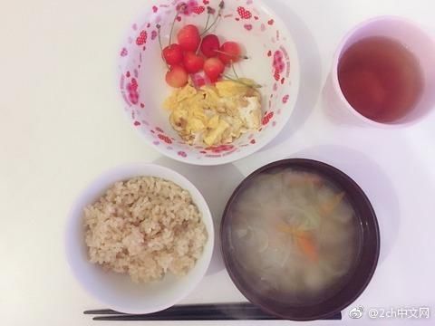 日本网民吐槽：晒一些星野飞鸟做的料理 这水平好像还不如我