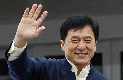 她的片酬超过了李连杰与成龙总和，毕竟走路也要钱，吴京直说：真请不起