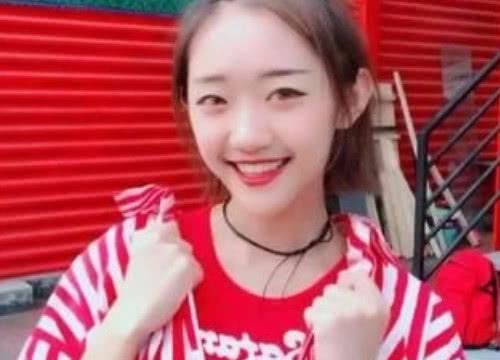 代古拉K走光,千万粉丝组团舔屏,这个部分秒