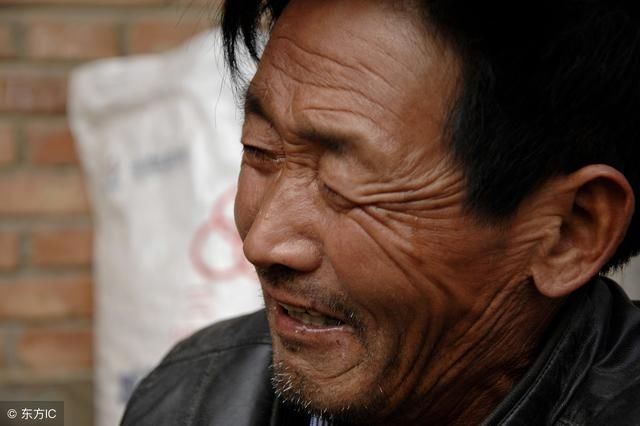 老汉杀鹅,鹅泪如泉涌,问它哭啥,鹅含泪说:我是你