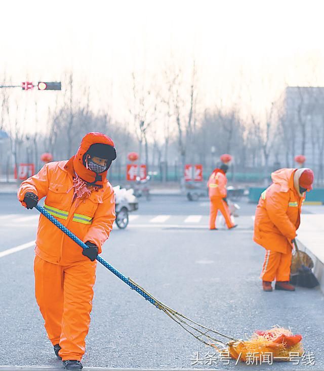 河北衡水:坚守岗位的工作者成为衡水市春节最美丽的风景