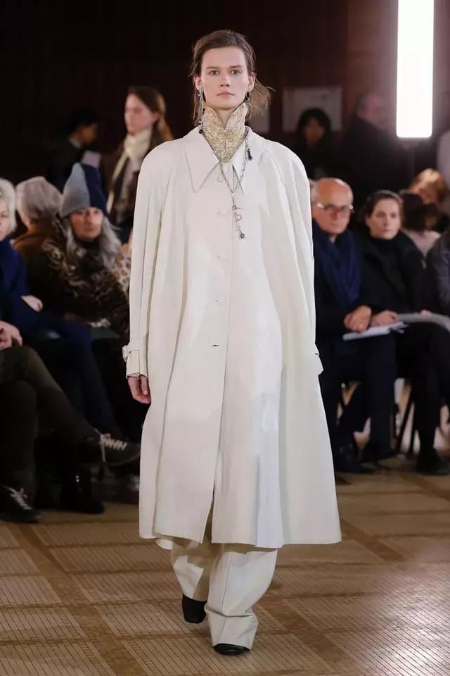 穿上大长袍,完美解决矮个子女生的世纪难题