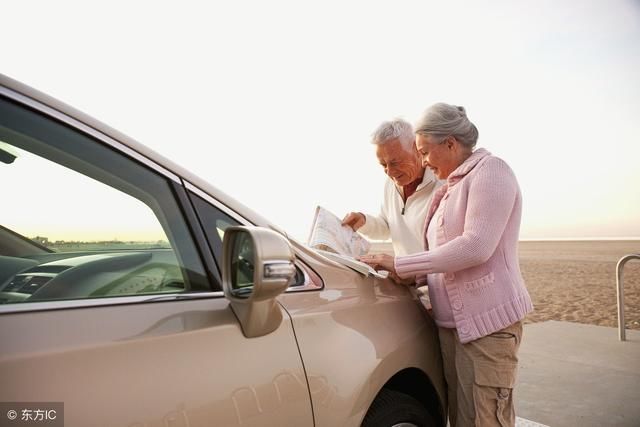 五一自驾游，女司机车上的“狠货”，让男人拜服，每一款都很强悍