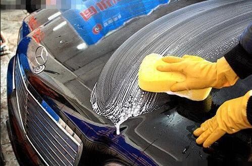 千万别用清水洗车,教你三个土方法,不仅洗得快