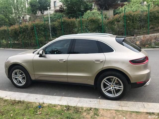 月薪一万买四十万的车?还是买房吧,就算不增值也不会亏