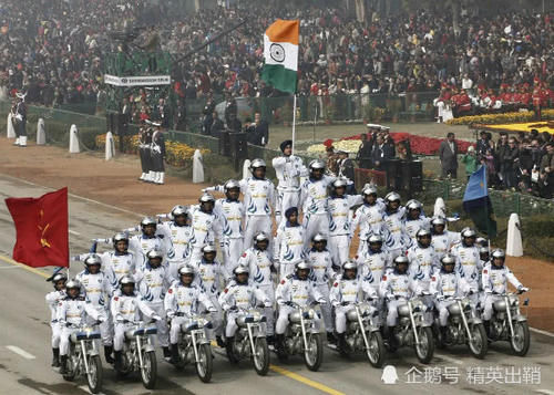 印度阅兵摩托车怎么走的