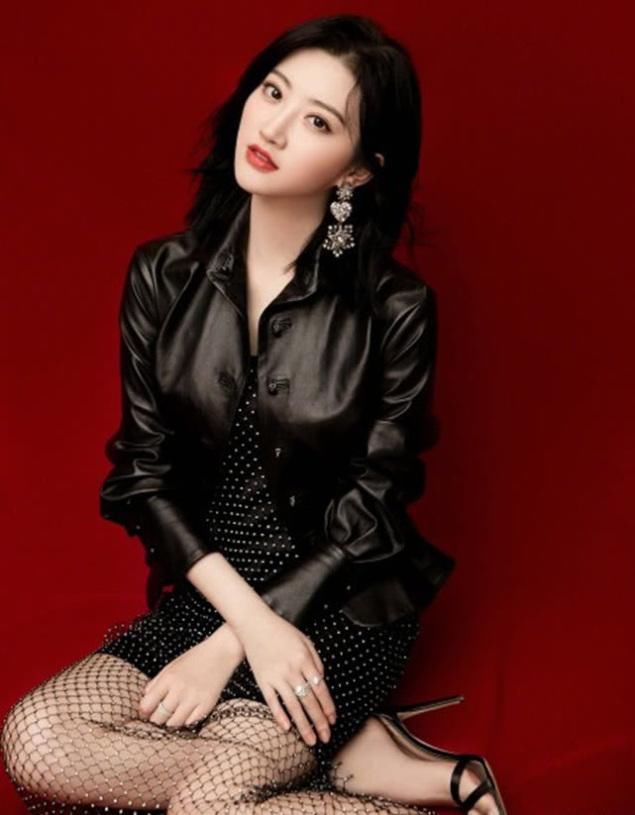 景甜的宇宙浩瀚裙火了,出席百合奖成为全场最