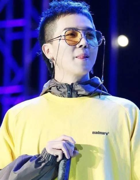 没近视的人戴的眼镜