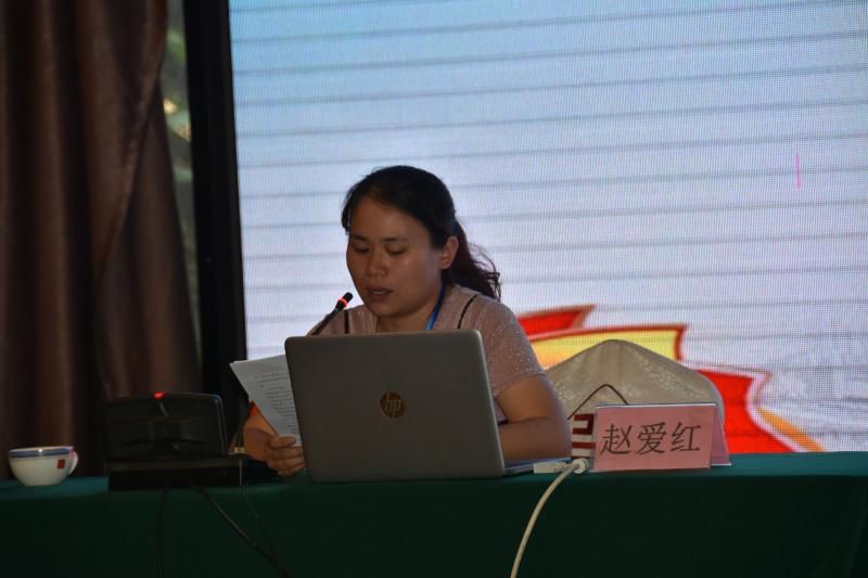 石柱县团委召开学习传达团的十八大会议精神专