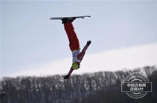 空中技巧滑雪比赛报道