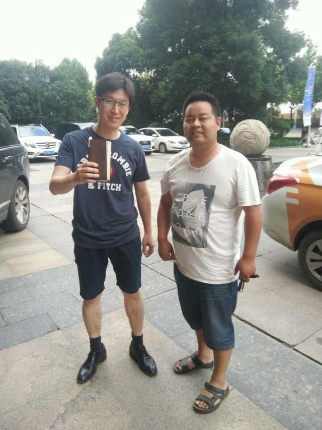 韩国工程师重要资料丢在出租车上,的哥放空送