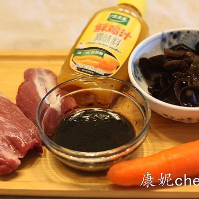 胡萝卜木耳炒肉丝