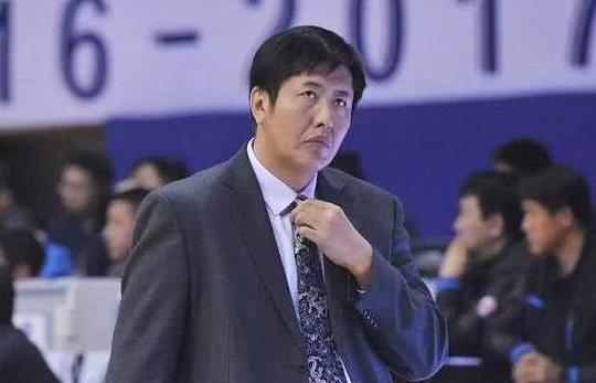 BA才战四轮,第一个下课的主教练出现了,一个更