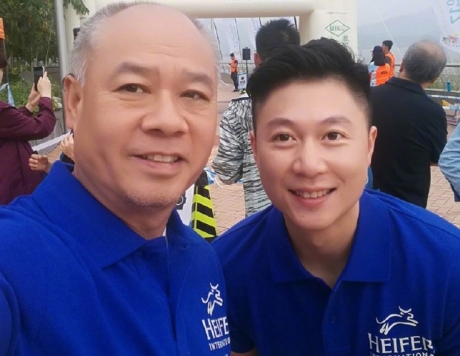 体操李宁近照!和刘国梁打乒乓,头发花白仍健壮黄梅县柳林乡漂流图片