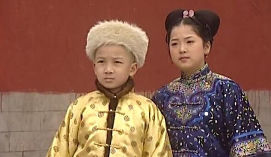 她以一个仆人的身份,却享受着皇子守孝,妃子下