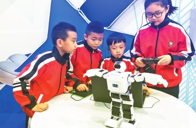 学生编程机器人跳舞 哈尔滨市首批智能机器人