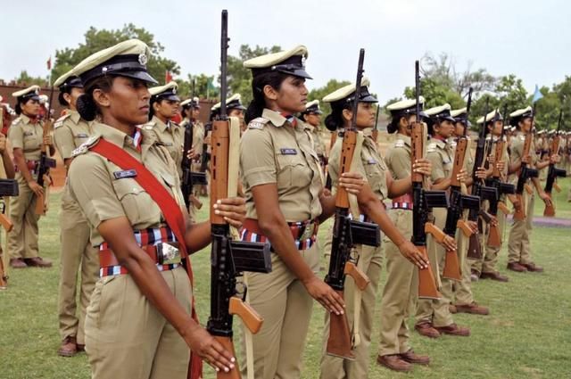 印度女兵入伍体检 最后一项太尴尬!
