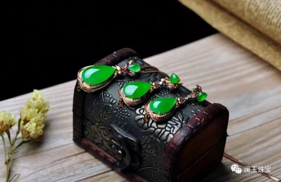 翡翠的绿色分类不复杂,记住十个字就行了!