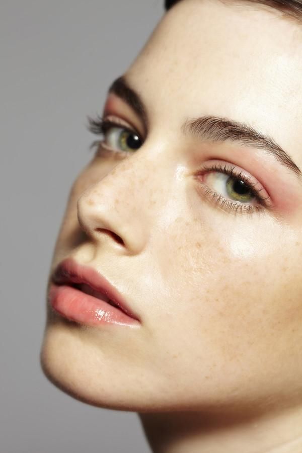 2018第一波狗粮来袭!刘强东甜吻奶茶妹妹额头