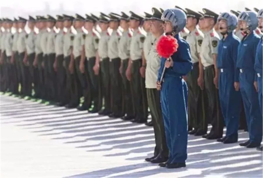 西北望 雄鹰振翅翥塞上--武警宁夏总队直升机大