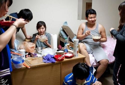 美国网友热议: 中国留学生不回国, 导致中国有世