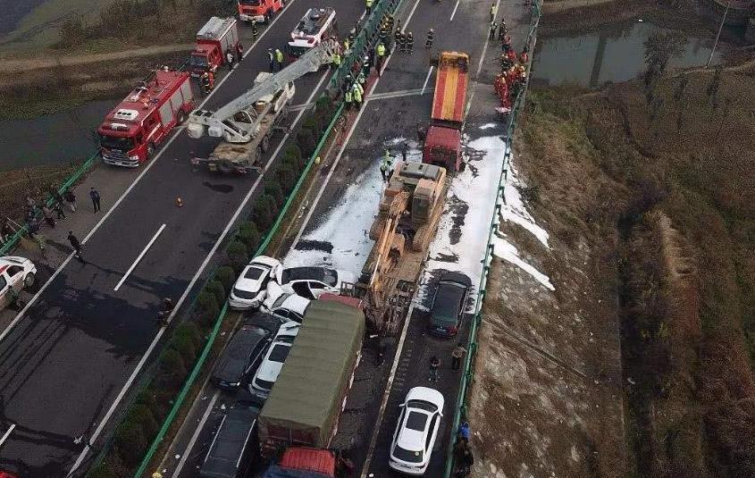 上高速正常行驶却撞死猛窜出来的人, 车主需要