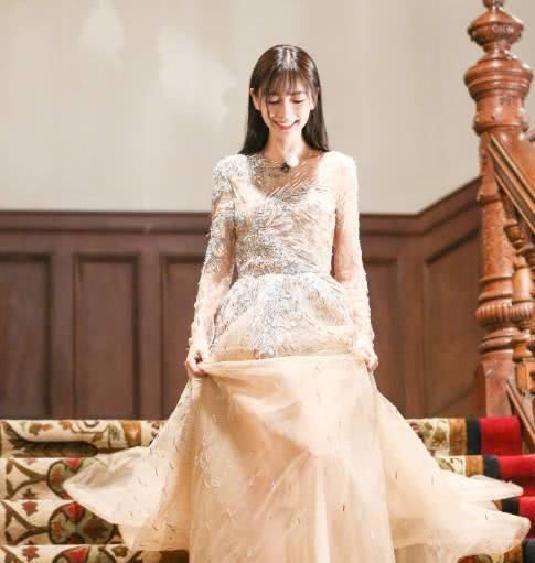 在奔跑嘉年华献唱之后,angelababy的十四个字