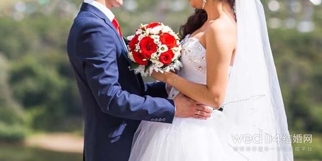 送闺蜜出嫁感人的句子 闺蜜出嫁发表说说的话