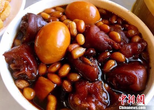 广东台山人添丁增口喜欢用“煮鸡酒”和“煲酸醋”报喜
