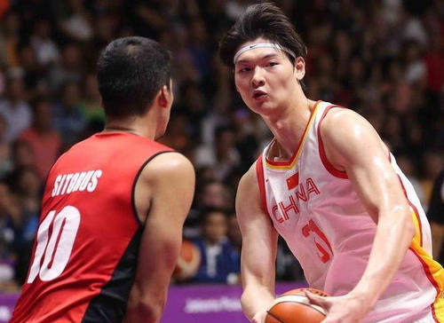 连续第三场30+10!王哲林又把外援打爆了