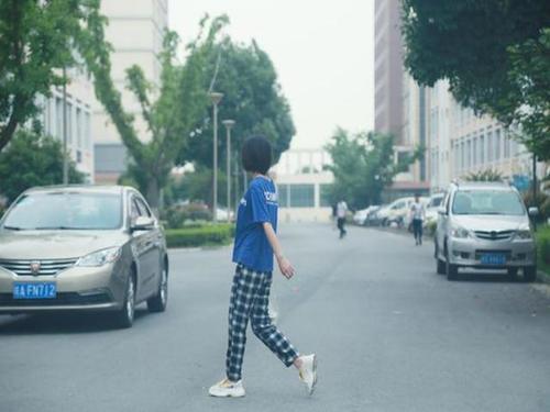 工一刹那几秒钟的时间,让她付出三天工资代价