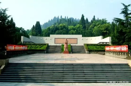 实拍杨尚昆墓和李先念墓