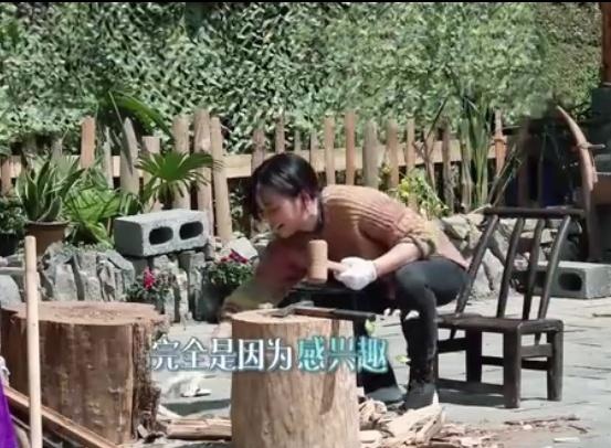 《向往的生活3》黄雅莉唱歌听哭何炅,原来是何