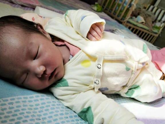 没文化真可怕!婆婆给宝宝洗澡,肚脐沾水浸泡,之