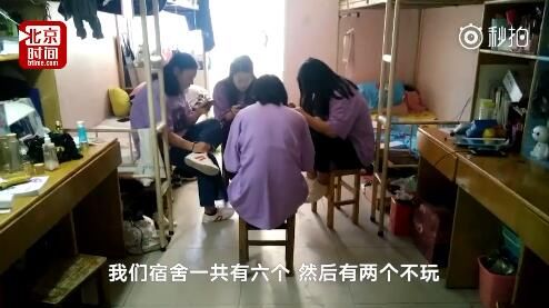 女大学生每天10小时“吃鸡”男友提分手