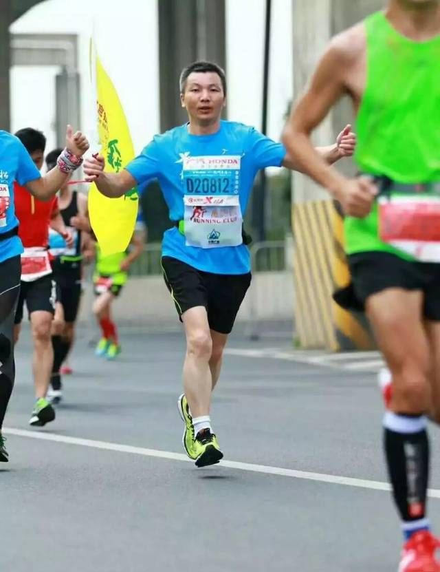 杭州推拿师跑步回家过年！凌晨4:13出发，27个小时没停！9公斤背