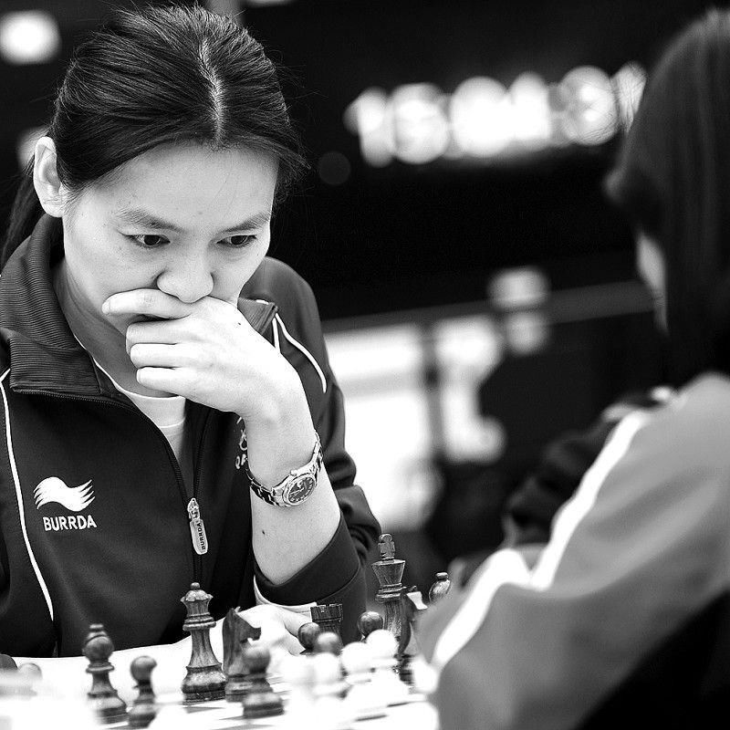 她是美女棋后，不顾父母反对远嫁卡塔尔，42岁的她如今长这样